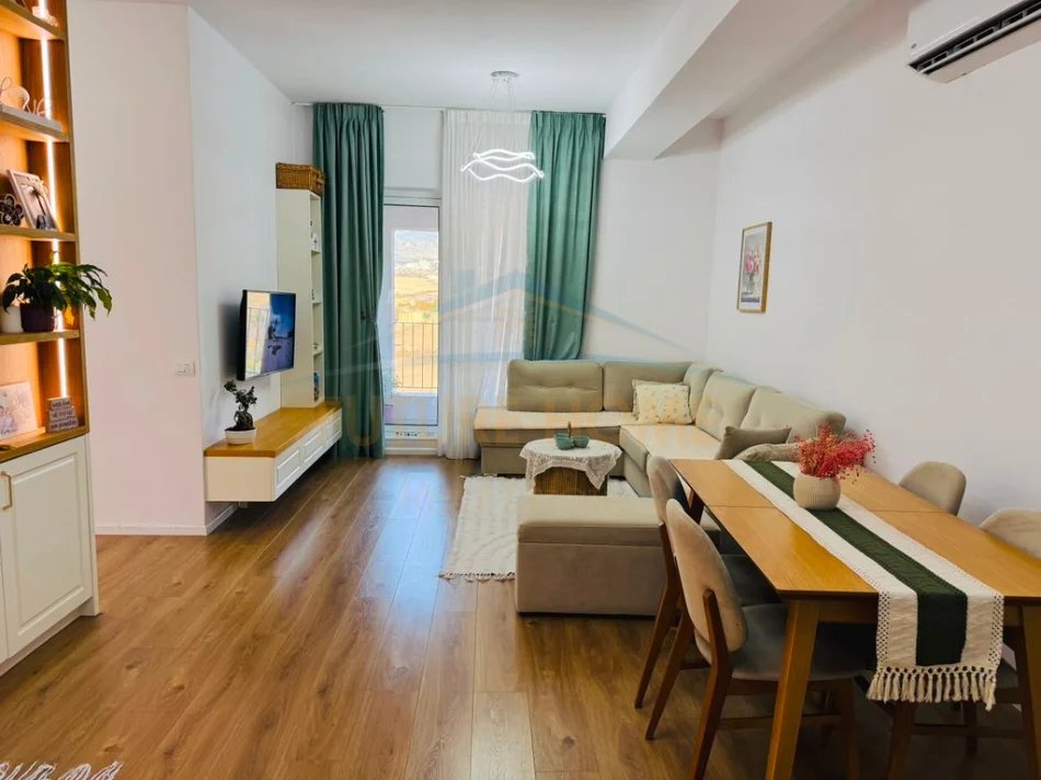 Tirane, jepet me qera apartament 3+1+2+Ballkon Kati 4, 98 m² 65.000 LEKE (Ali Demi, Rezidenca Kaimi)