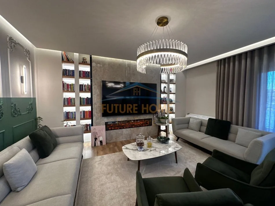 Tirane, jepet me qera apartament 3+1+2,  Kati 2, 129 m² 3.200 € (Sofia Hill Residence, Teg)
