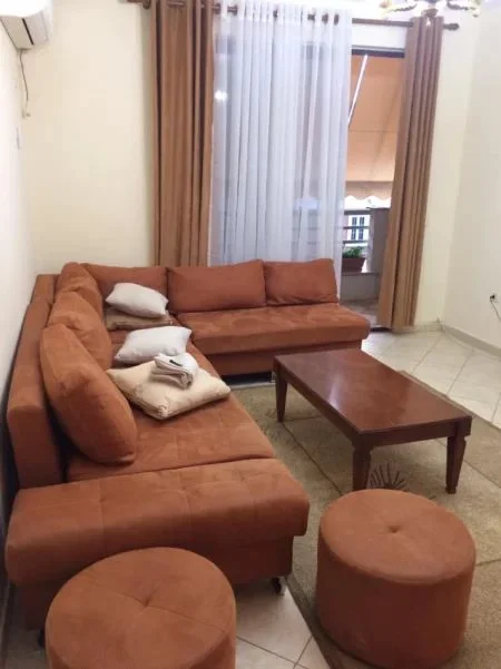 Tirane, jepet me qera apartament 3+1+2 Kati 3, 120 m² 700 € (RRUGA PANORAMA)
