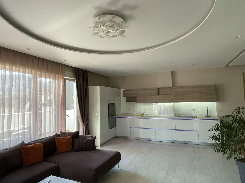 Tirane, jepet me qera apartament 3+1+2 Kati 4, 190 m² 1.400 € (LIQENI I THATE)