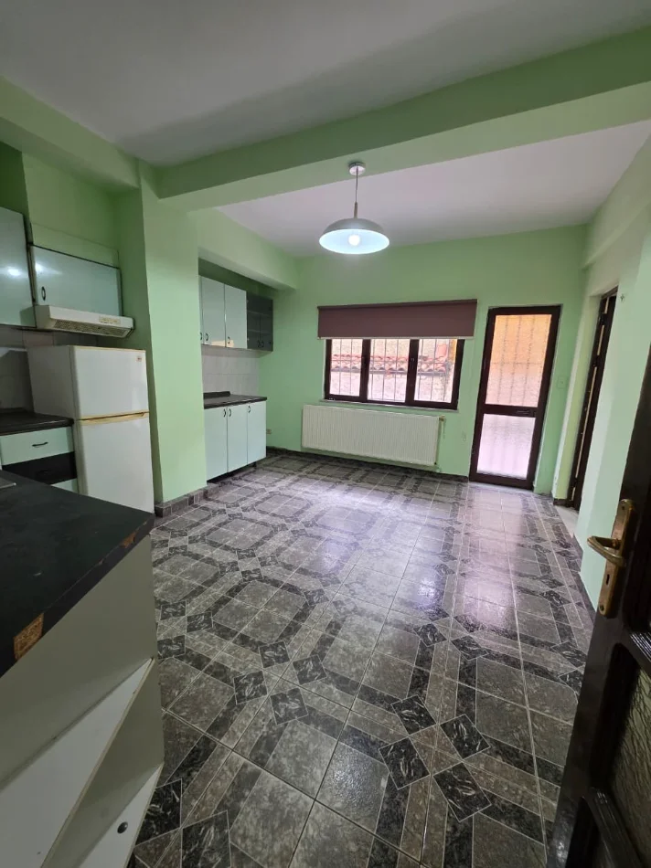 Tirane, jepet me qera apartament 3+1+Aneks+Ballkon Kati 1, 132 m² 650 € (Rruga Nikolla Lena)