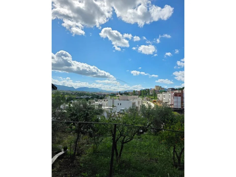 Tirane, jepet me qera apartament 3+1+Aneks+Ballkon Kati 1, 140 m² 600 € (SAUK)