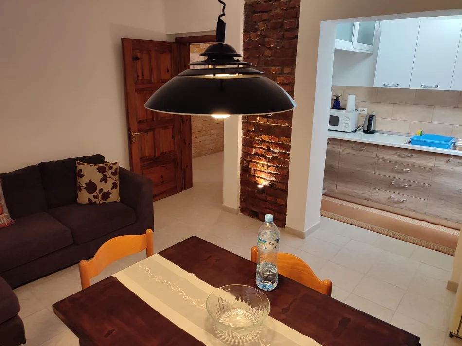 Tirane, jepet me qera apartament 3+1+Aneks+Ballkon Kati 3, 81 m² 550 € Qender-Min Drejtesise