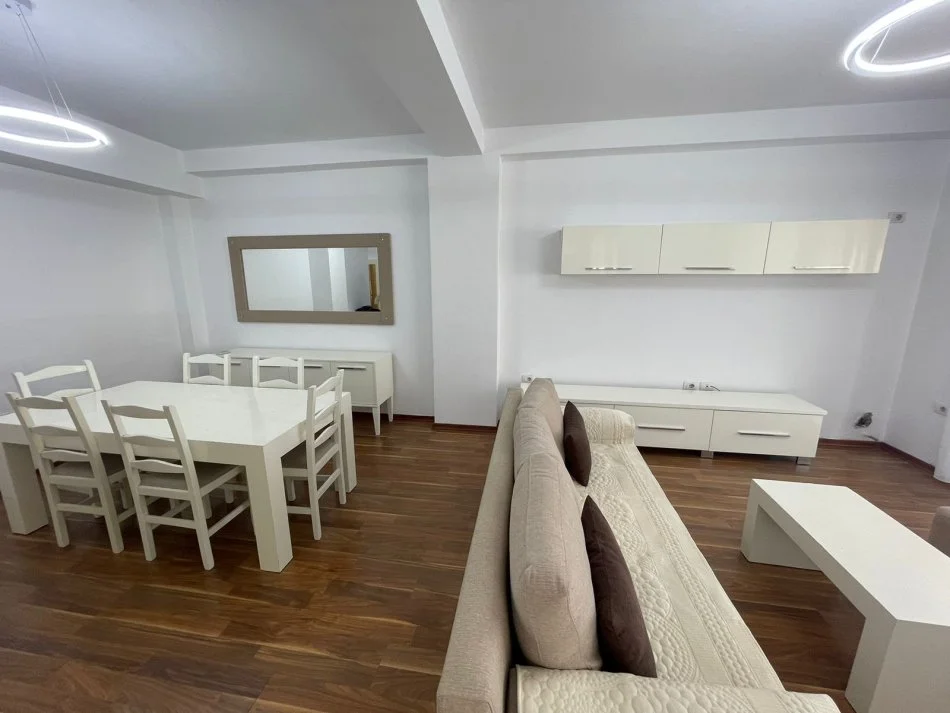 Tirane, jepet me qera apartament 3+1+Aneks+Ballkon Kati 5, 146 m² 1.400 € (RRUGA PETI LIQENI)