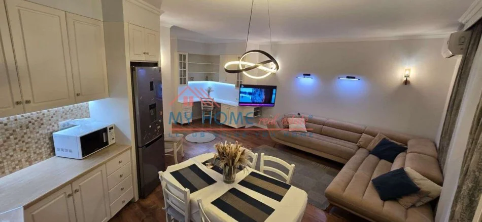 Tirane, jepet me qera apartament 3+1+Ballkon Kati 2, 118 m² 1.000 € (Rruga Rrapo Hekali)