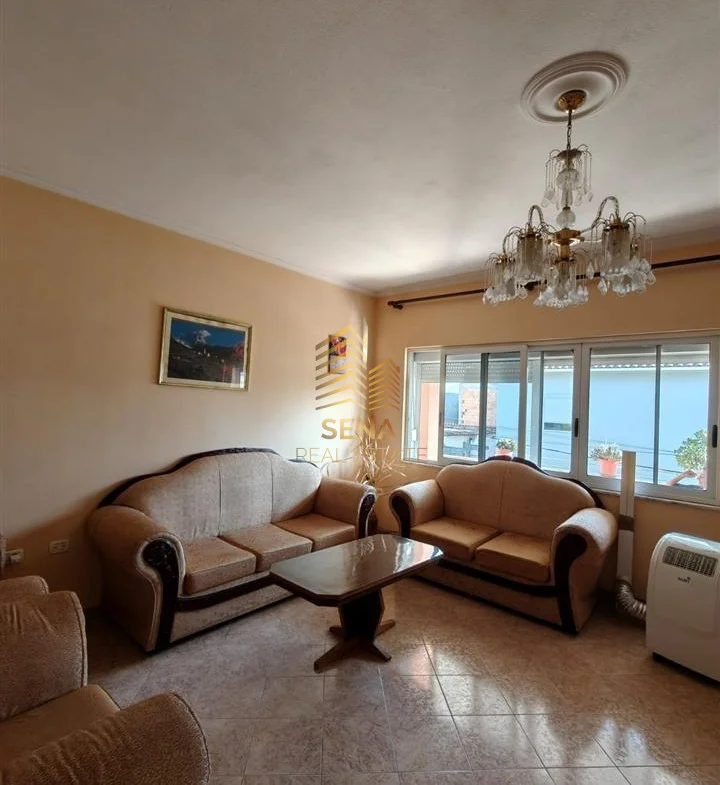 Tirane, jepet me qera apartament 3+1+Ballkon Kati 2, 120 m² 600 € (Spitali QSUT)