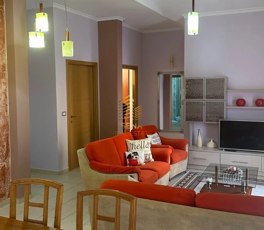 Tirane, jepet me qera apartament 3+1+Ballkon Kati 2, 144 m² 800 € (Komuna e Parisit)