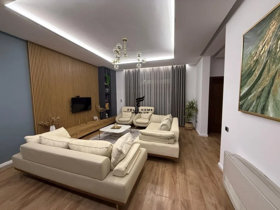 Tirane, jepet me qera apartament 3+1+Ballkon Kati 2, 150 m² 1.000 € (KOMUNA E PARISIT)