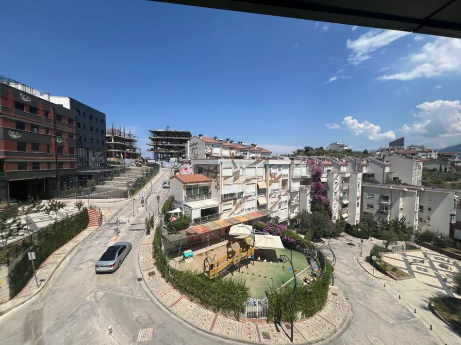 Tirane, jepet me qera apartament 3+1+Ballkon Kati 3, 107 m² 900 € (Kodra e Diellit)