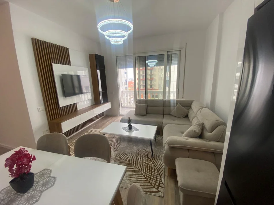 Tirane, jepet me qera apartament 3+1+Ballkon Kati 3, 117 m² 580 € (Kamez)