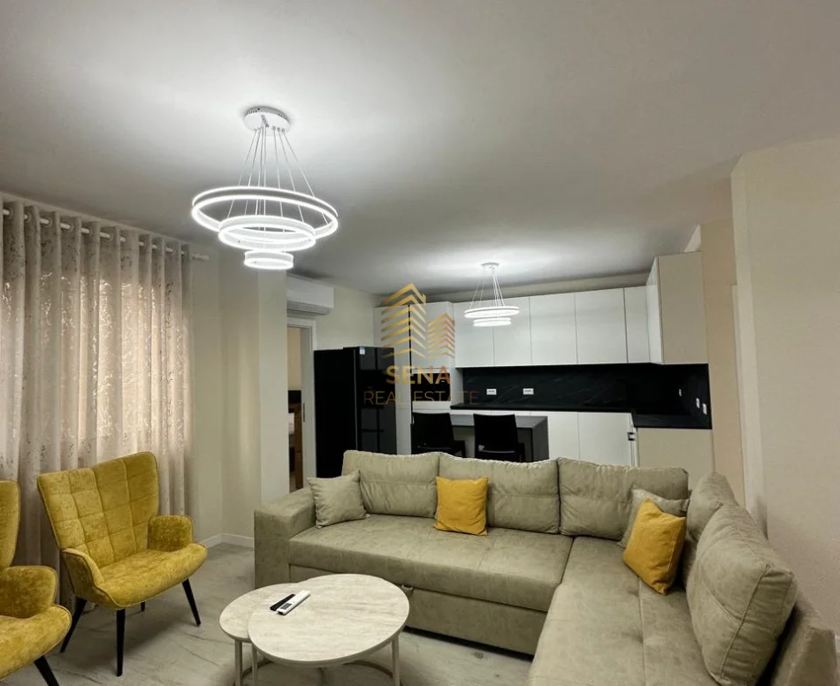 Tirane, jepet me qera apartament 3+1+Ballkon Kati 3, 130 m² 1.400 € (Komuna e Parisit)