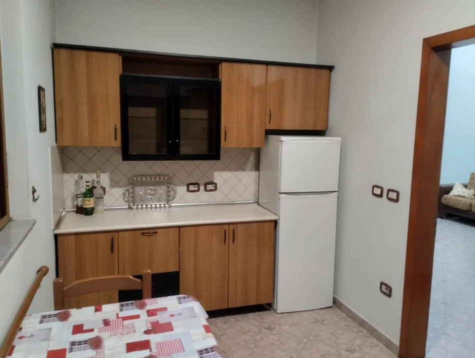 Tirane, jepet me qera apartament 3+1+Ballkon Kati 3, 130 m² 550 € (QYTET STUDENTI)