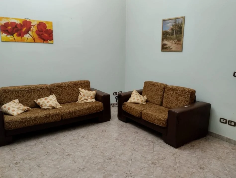 Tirane, jepet me qera apartament 3+1+Ballkon Kati 3, 145 m² 600 € (QYTET STUDENTI)