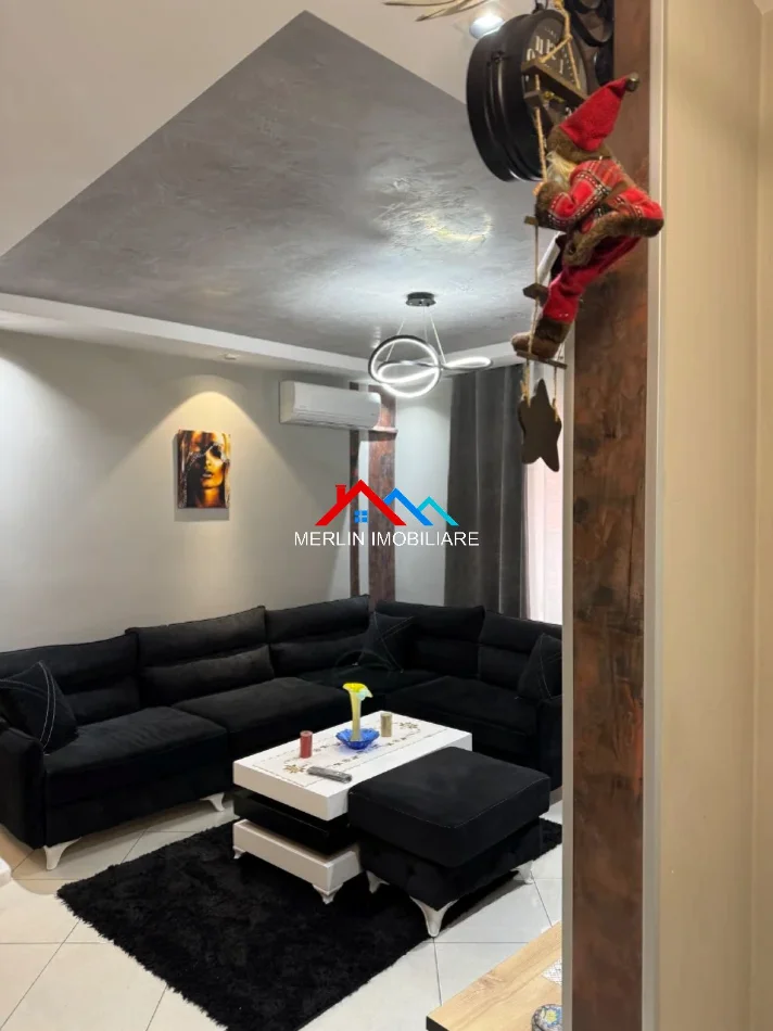 Tirane, jepet me qera apartament 3+1+Ballkon Kati 3, 92 m² 550 € (RRUGA PINARE,KOPSHTI BOTANIK)