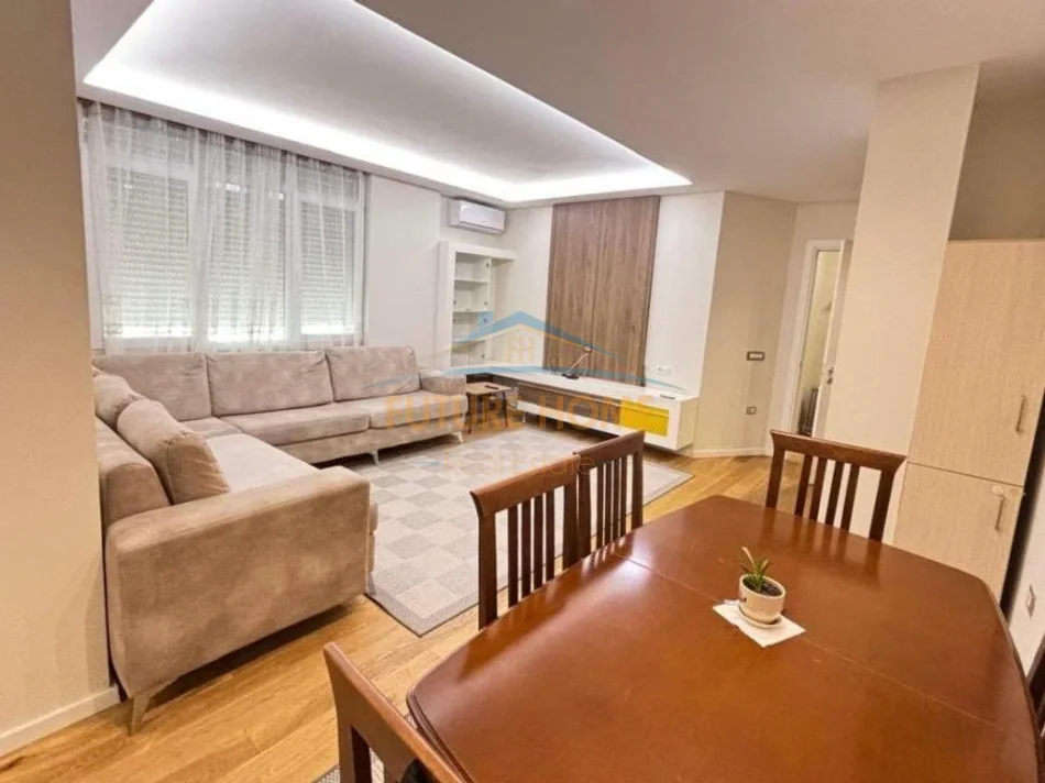 Tirane, jepet me qera apartament 3+1+Ballkon Kati 4, 79 m² 850 € (selvia)