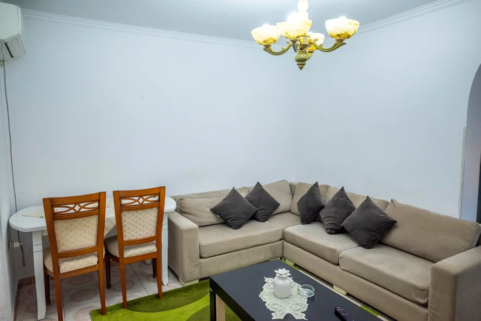 Tirane, jepet me qera apartament 3+1+Ballkon Kati 4, 80 m² 650 € (RRUGA TEFTA TASHKO PRANE PAZARIT TE RI)