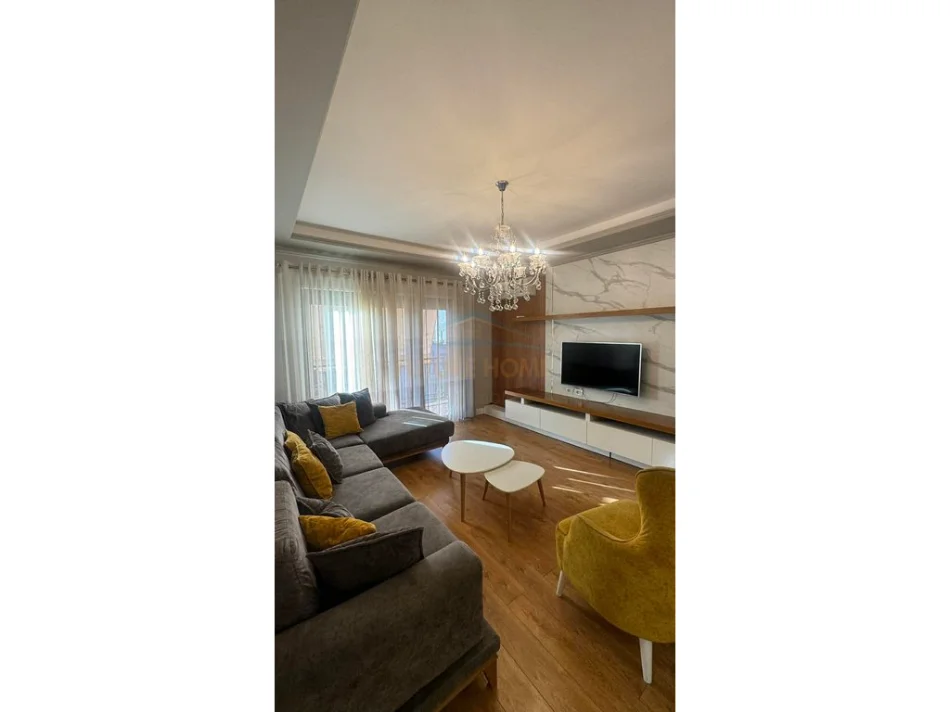 Tirane, jepet me qera apartament 3+1+Ballkon Kati 5, 113 m² 850 € (Unaza e re)