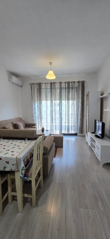 Tirane, jepet me qera apartament 3+1+Ballkon Kati 5, 120 m² 600 €