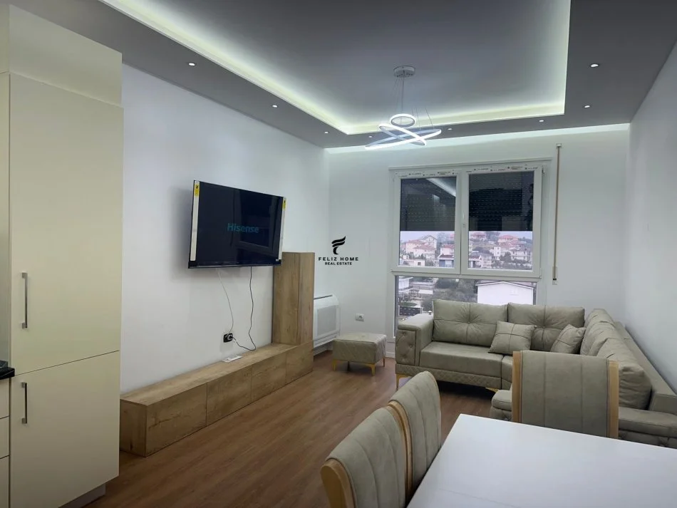 Tirane, jepet me qera apartament 3+1+Ballkon Kati 7, 130 m² 500 € (PASKUQAN)