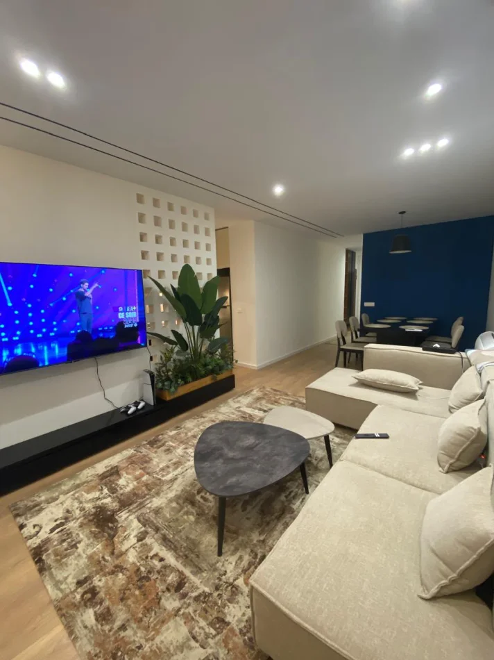 Tirane, jepet me qera apartament 3+1+Ballkon , (Liqeni i Thate)