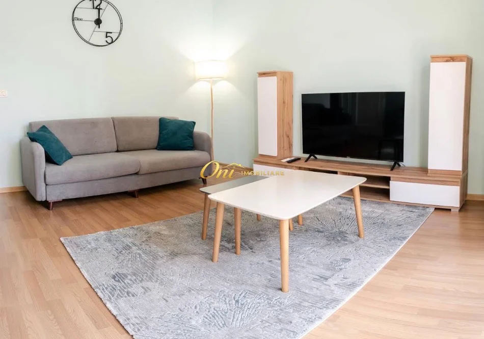 Tirane, jepet me qera apartament 3+1 Kati 1, 100 m² 700 € (RRUGA E BARRIKADAVE)