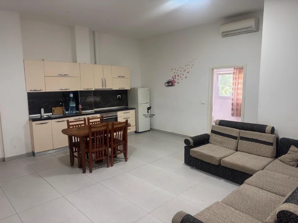 Tirane, jepet me qera apartament 3+1 Kati 1, 110 m² 550 € (FRESKU)