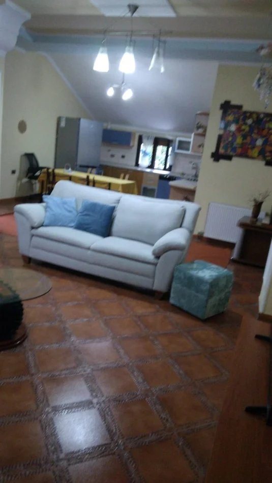 Tirane, jepet me qera apartament 3+1 Kati 1, 120 m² 600 € (Qyteti Studenti)