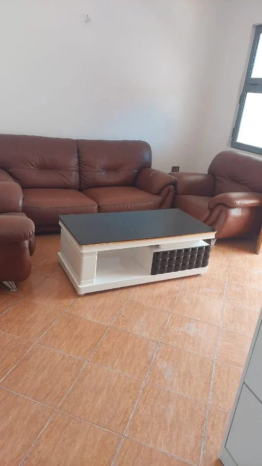 Tirane, jepet me qera apartament 3+1 Kati 1, 130 m² 400 € (Allias)