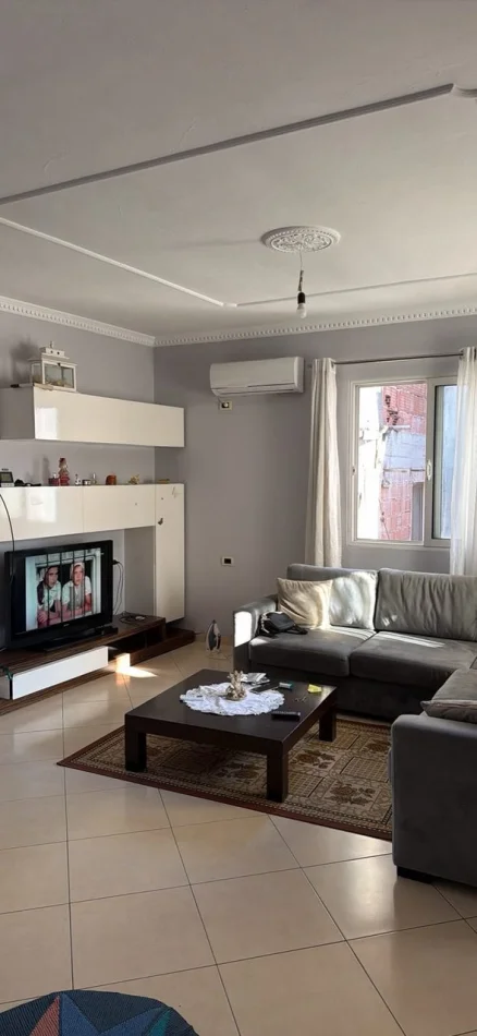 Tirane, jepet me qera apartament 3+1 Kati 2, 100 m² 400 € (Selitë)