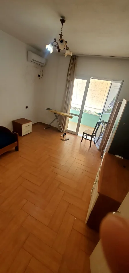 Tirane, jepet me qera apartament 3+1 Kati 2, 100 m² 460 € (SIRI KODRA)