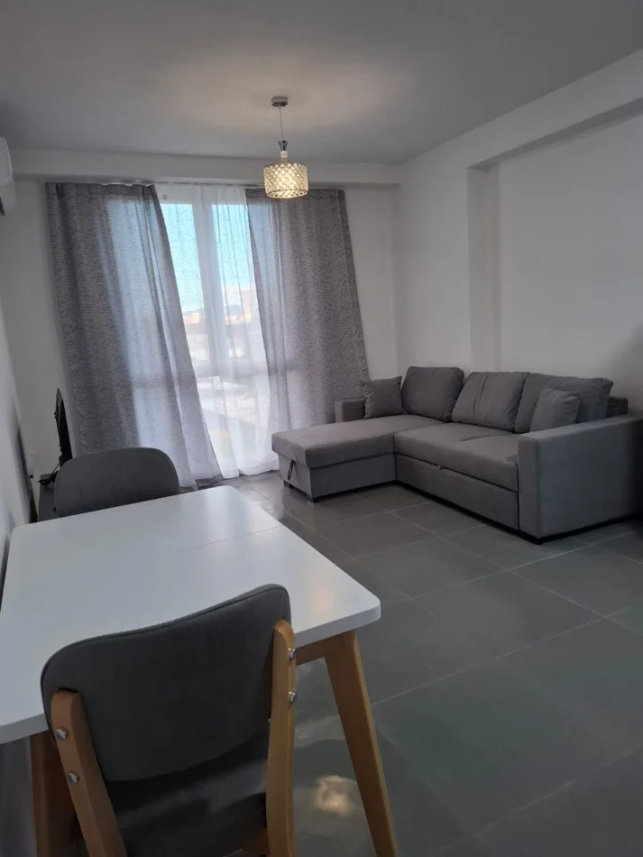 Tirane, jepet me qera apartament 3+1 Kati 2, 110 m² 650 € (Rruga 5 Maji)