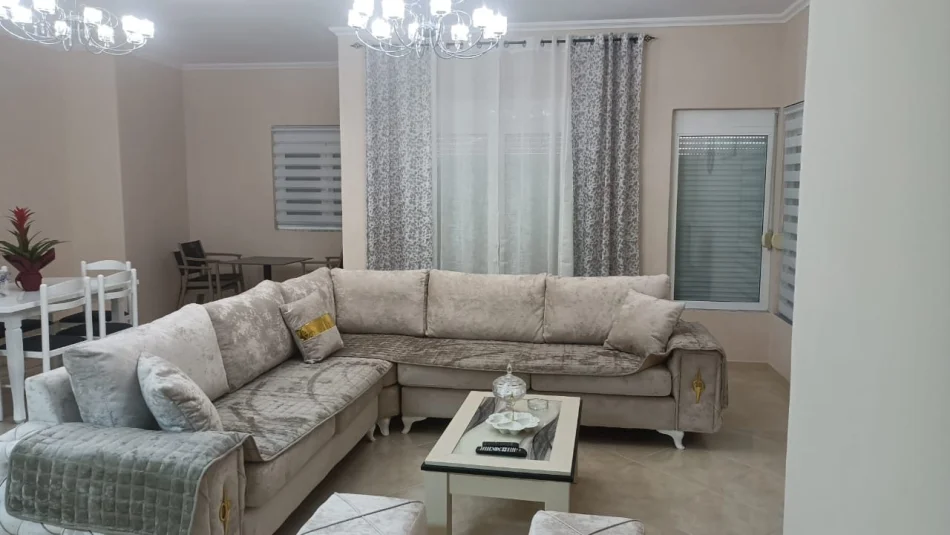 Tirane, jepet me qera apartament 3+1 Kati 2, 120 m² 1.000 € (Shkoze)
