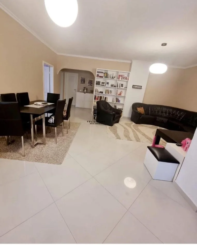 Tirane, jepet me qera apartament 3+1 Kati 2, 125 m² 1.000 € (RRUGA E KAVAJES)