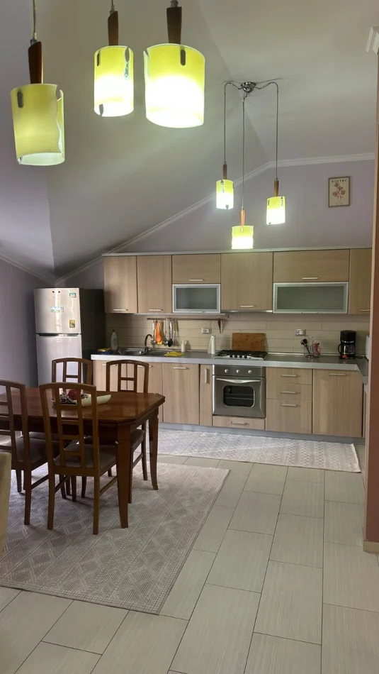 Tirane, jepet me qera apartament 3+1 Kati 2, 144 m² 850 € (Apartament 3 1post Parkimi Kristal Center)