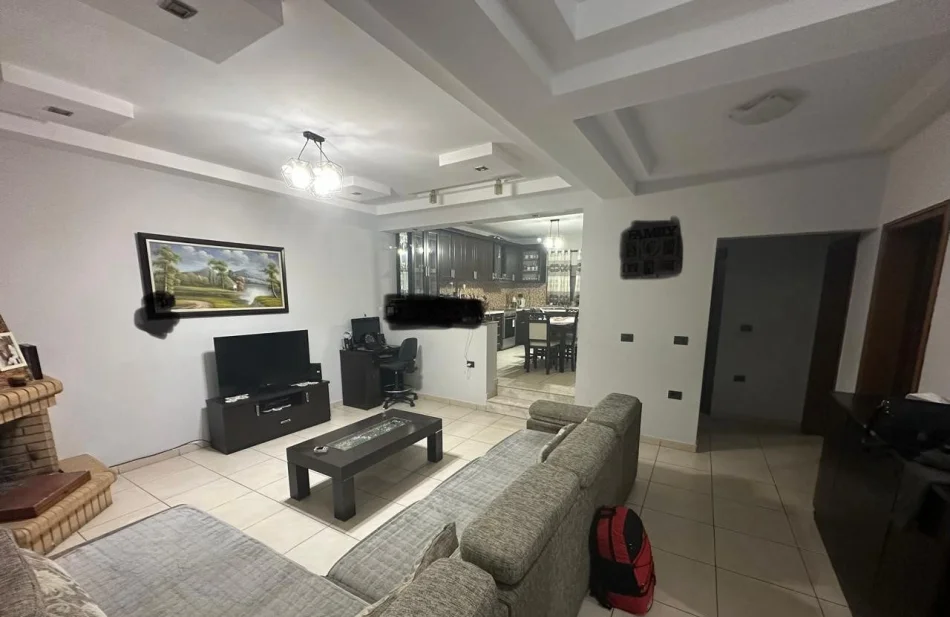 Tirane, jepet me qera apartament 3+1 Kati 2, 86 m² 500 € (Laprake)