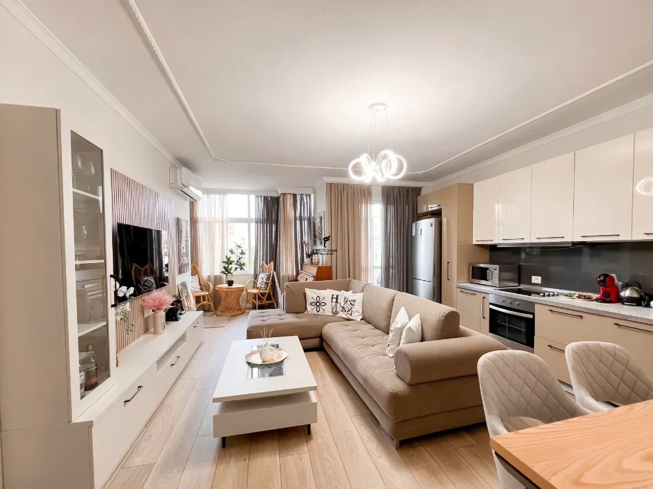 Tirane, jepet me qera apartament 3+1 Kati 3, 100 m² 1.200 € (VASIL SHANTO)