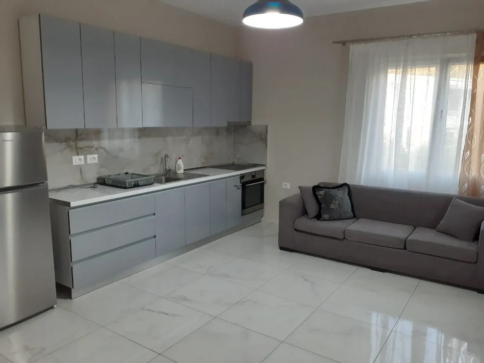 Tirane, jepet me qera apartament 3+1 Kati 3, 100 m² 550 € (RRUGA E ELBASANIT)