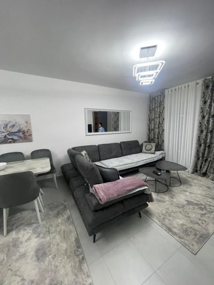 Tirane, jepet me qera apartament 3+1 Kati 3, 100 m² 600 € (Rruga 5 Maji)