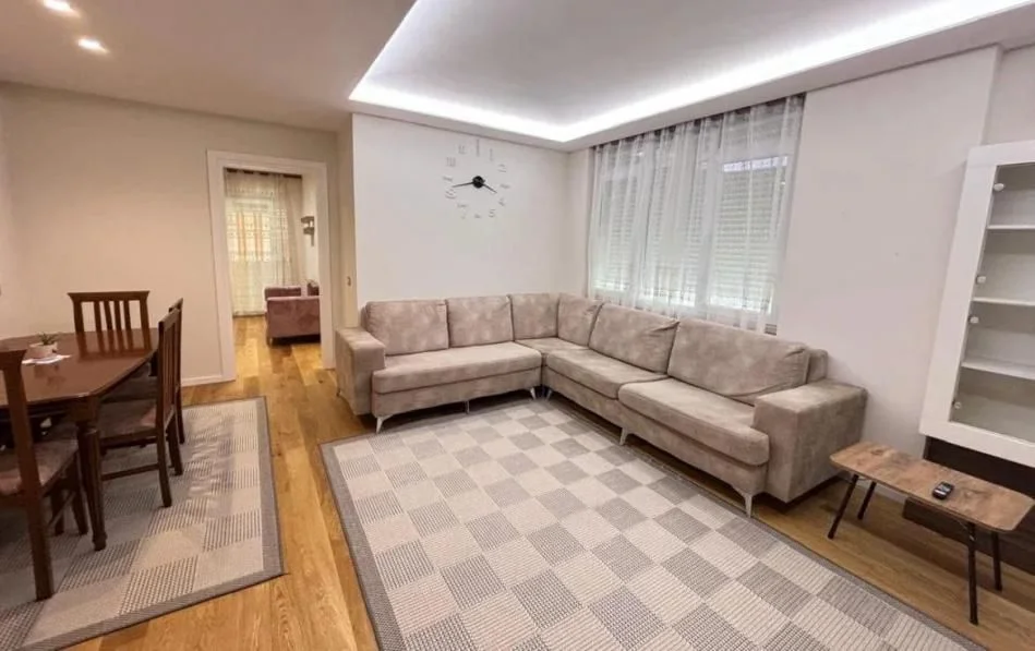 Tirane, jepet me qera apartament 3+1 Kati 3, 100 m² 850 € (DERVISH HEKALI)