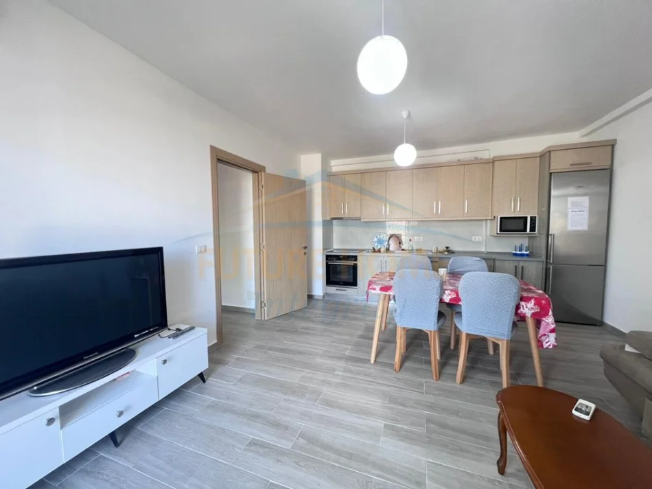 Tirane, jepet me qera apartament 3+1 Kati 3, 115 m² 628 € (Rruga 5 Maji)