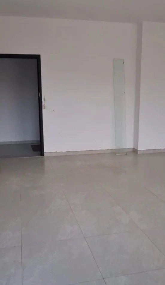 Tirane, jepet me qera apartament 3+1 Kati 3, 115 m² 750 € (Rruga 5 Maji)