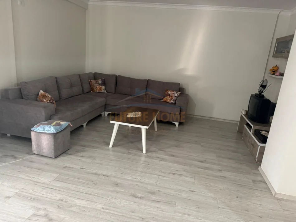 Tirane, jepet me qera apartament 3+1 Kati 3, 117 m² 550 € (Fresku)