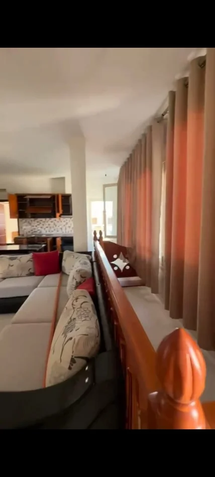 Tirane, jepet me qera apartament 3+1 Kati 3, 120 m² 500 € (Jordan Misja)
