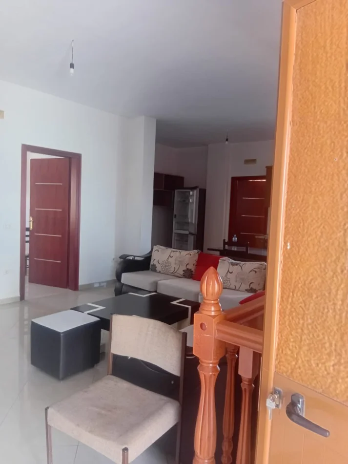 Tirane, jepet me qera apartament 3+1 Kati 3, 121 m² 550 € (Rruga Jordan Misja)