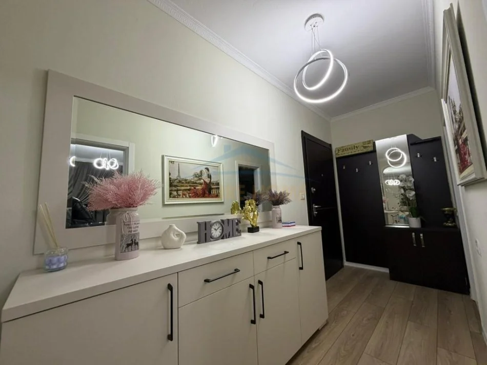 Tirane, jepet me qera apartament 3+1 Kati 3, 91 m² 1.200 € (Bulevardi Bajram Curri)
