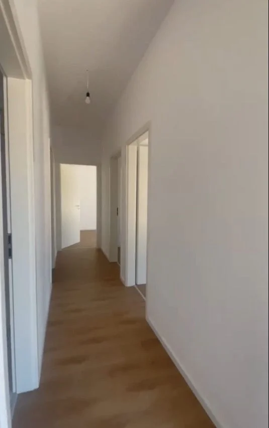 Tirane, jepet me qera apartament 3+1 Kati 4, 120 m² 600 € (ALI DEMI)