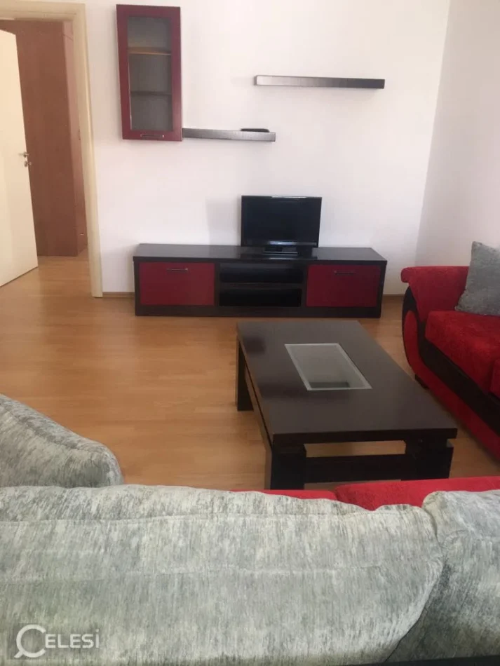 Tirane, jepet me qera apartament 3+1 Kati 4, 120 m² 600 € (Rruga Maksim Artioli , qyteti Studenti)