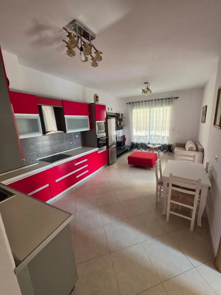 Tirane, jepet me qera apartament 3+1 Kati 4, 120 m² 850 € (Brryli)