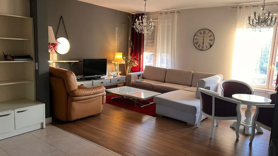 Tirane, jepet me qera apartament 3+1 Kati 4, 120 m² 900 € (RRUGA E DURRESIT)