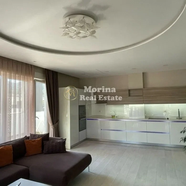 Tirane, jepet me qera apartament 3+1 Kati 4, 130 m² 1.300 € (Liqeni i Thate)